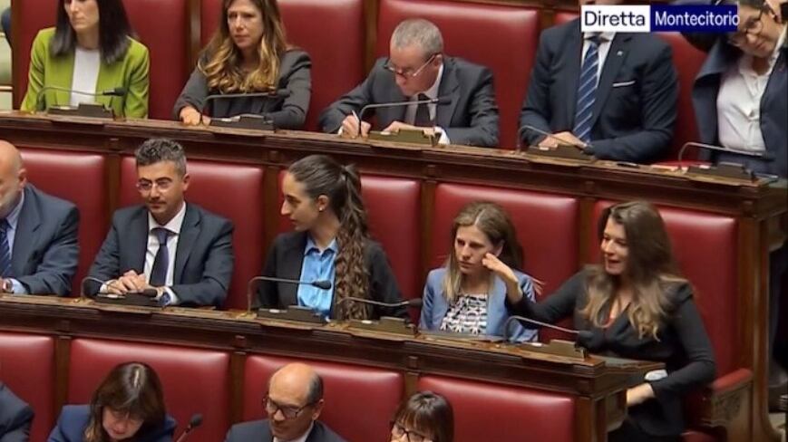 "Bastarda". L'insulto choc dei grillini alla Meloni