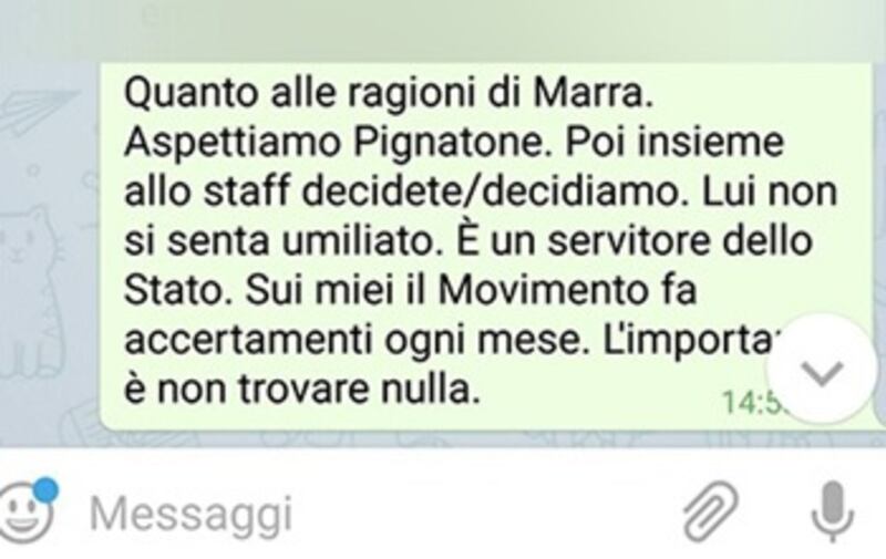 L'sms di Di Maio alla Raggi