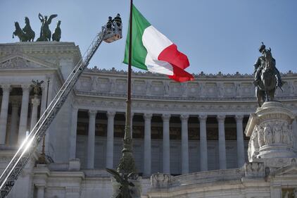 Virginia Raggi all'altare della Patria 17