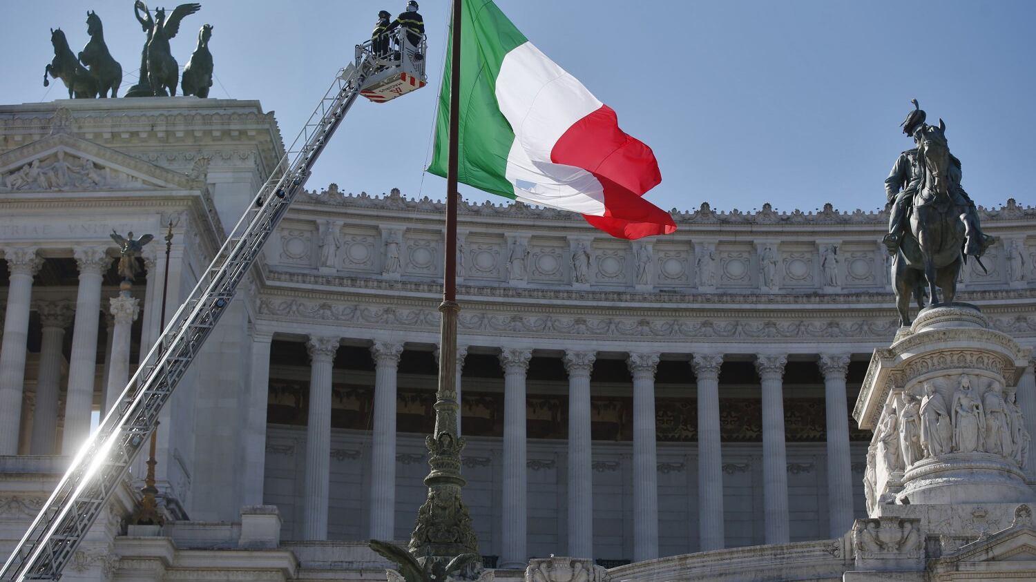 Lo Stato sfregia il milite ignoto: ossa dimenticate in una scatola