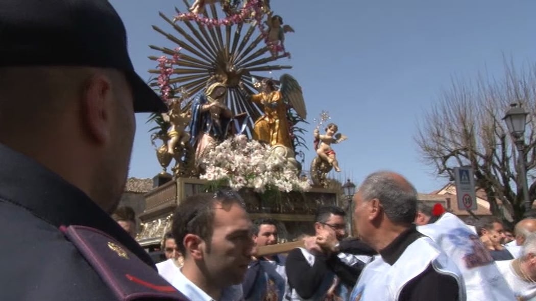 Calabria, la Madonna sotto scorta per evitare gli "inchini" ai boss