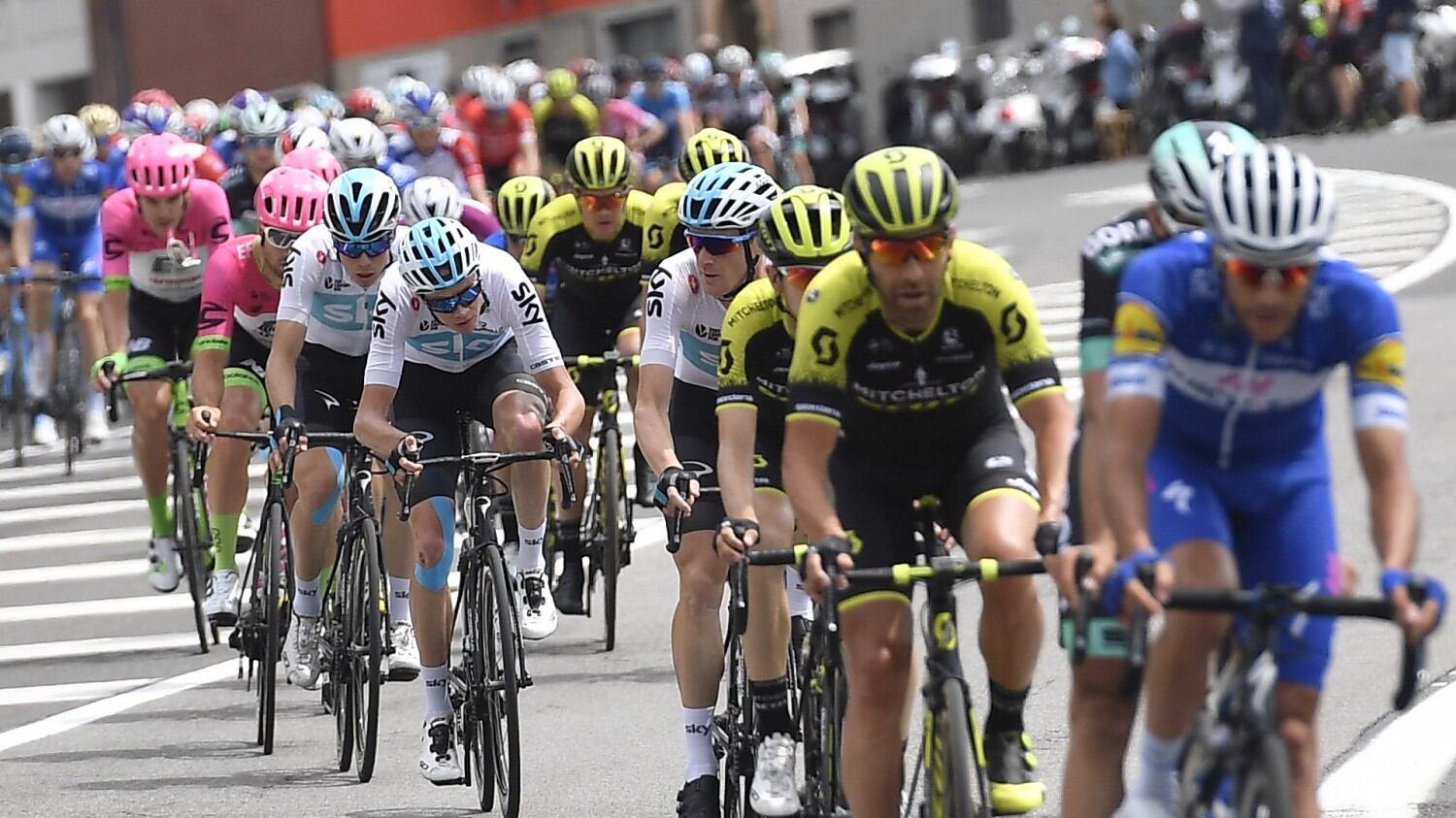 Giro d'Italia, Bennet vince la 12a tappa. Tutto invariato in classifica generale