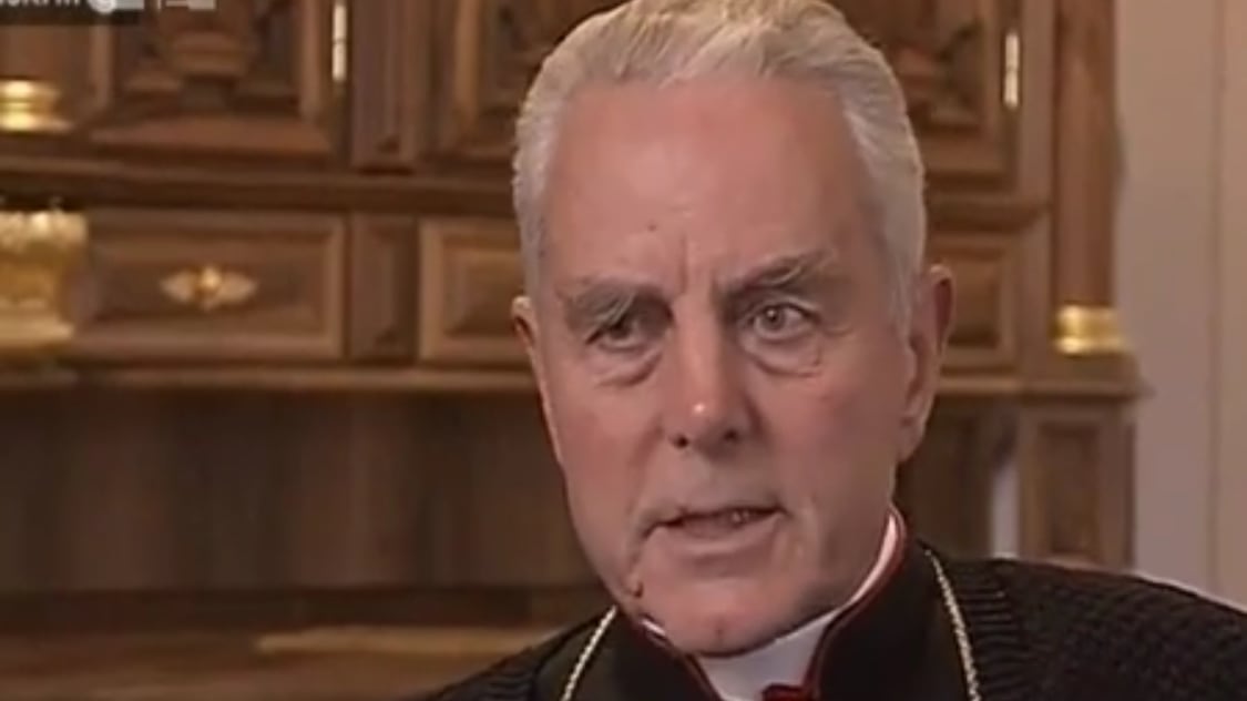 In gravi condizioni il vescovo tradizionalista Richard Williamson: ecco chi è