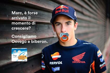 Su Twitter dilaga lo sfottò sul biscottone Marquez-Lorenzo 5