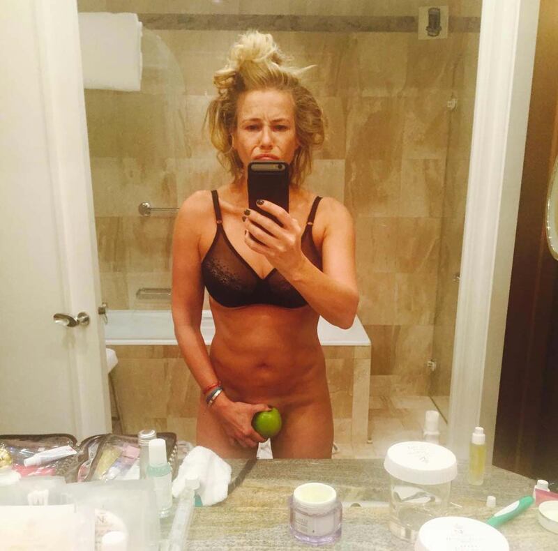 Chelsea Handler nuda su Instagram 16