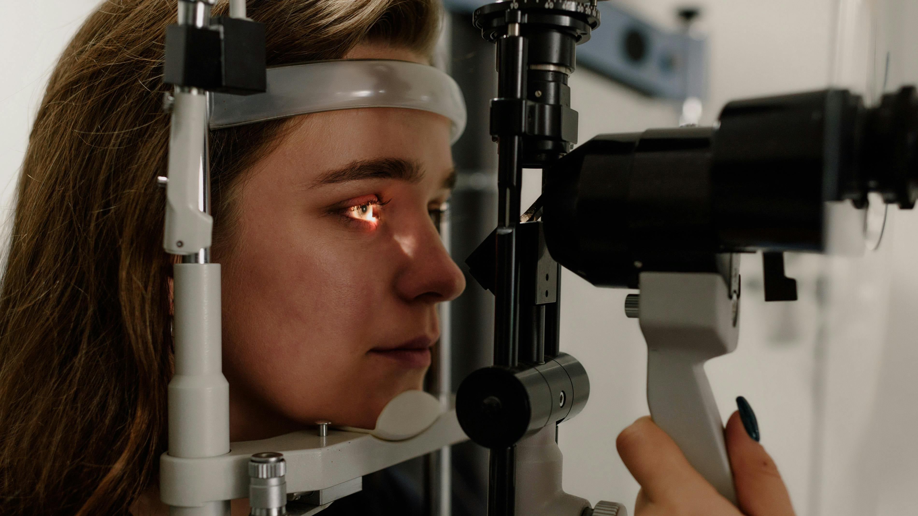 Distacco della retina: i segnali da non ignorare e cosa fare subito