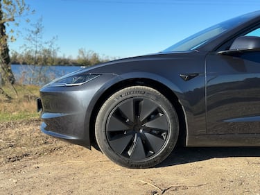 Tesla Model 3 Highland 2024: guarda la gallery  11