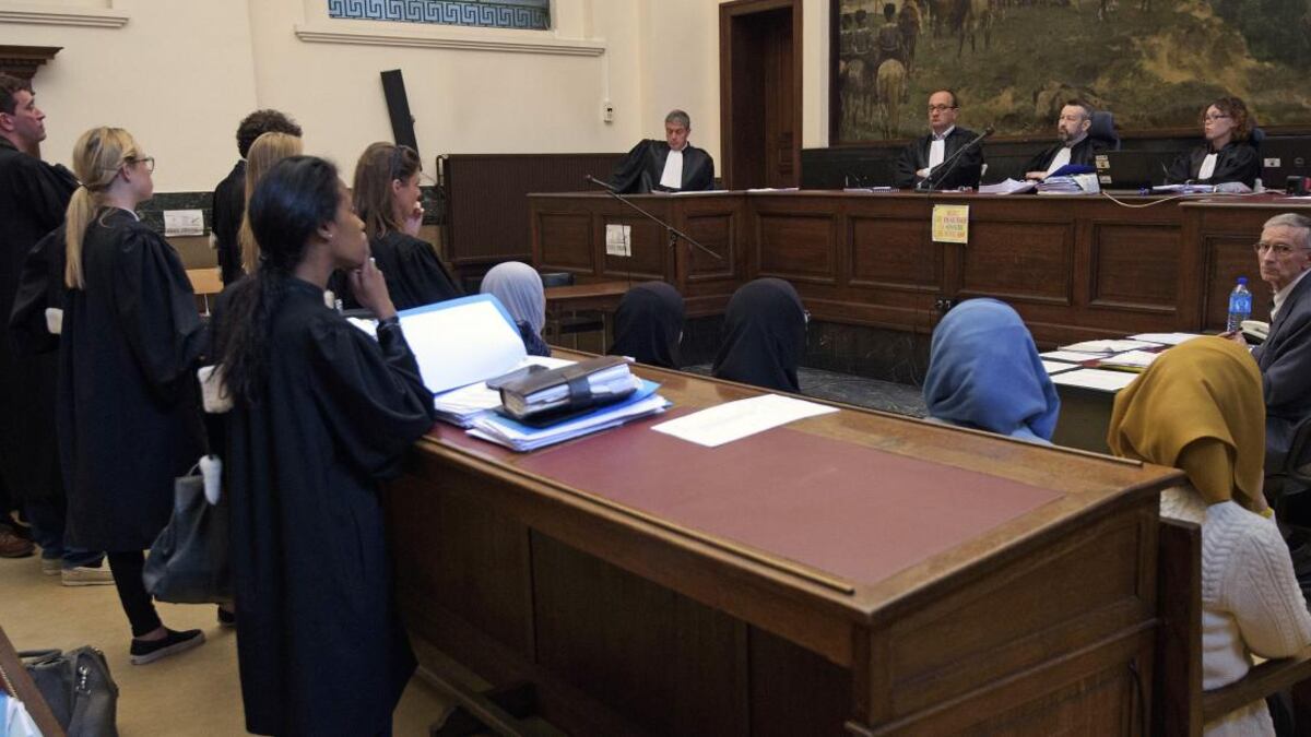 Belgio, la "madre del jihad" in libertà grazie a un cavillo giudiziario