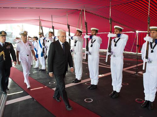 Mattarella sulla fregata Carabiniere
