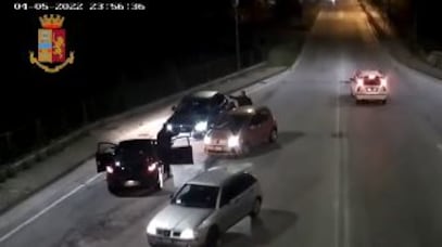Avellino, ultras bloccano e denudano calciatore: "Indegno di indossare la maglia"
