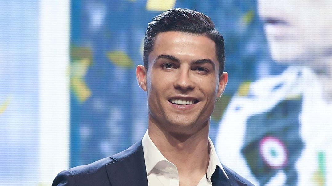 Georgina Rodriguez, carezze al suo Cristiano Ronaldo: "Sei il numero uno"
