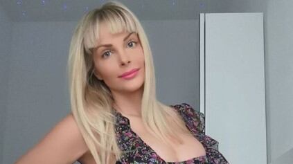 Francesca Cipriani si improvvisa parrucchiera