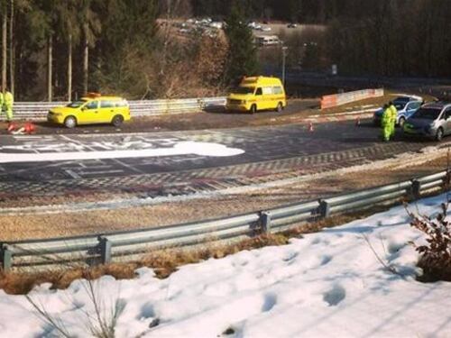 Il pene gigante che blocca il Nurburgring