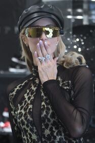 Paris Hilton shopping 9