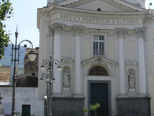 Paura in chiesa a Salerno: marocchino pesta sacrestano
