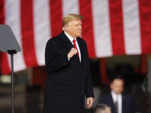 L'en plein dei "complottisti" di Trump. Ma il processo al tycoon non si ferma