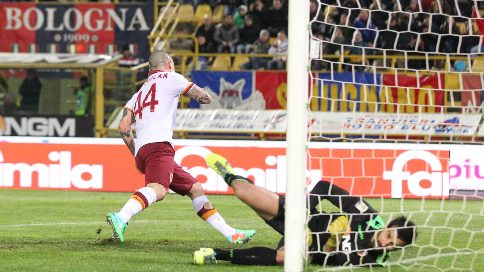 Il primo gol di Nainggolan riporta in quota la Roma