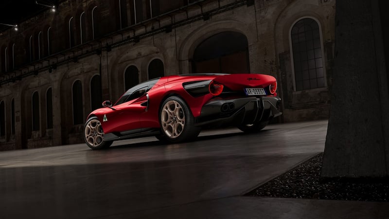 Alfa Romeo 33 Stradale, guarda le immagini 13