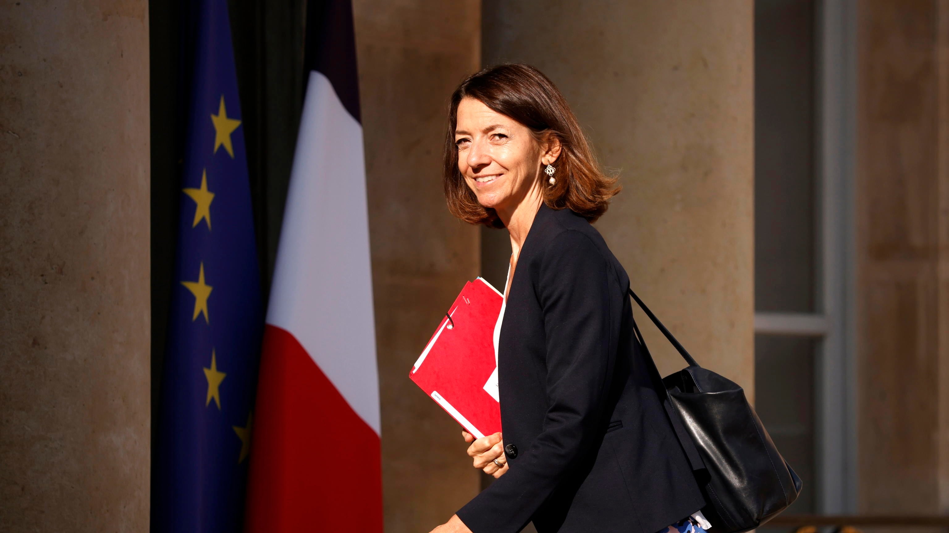 "Niente lezioni...". Parigi corregge il tiro ma il pasticcio resta