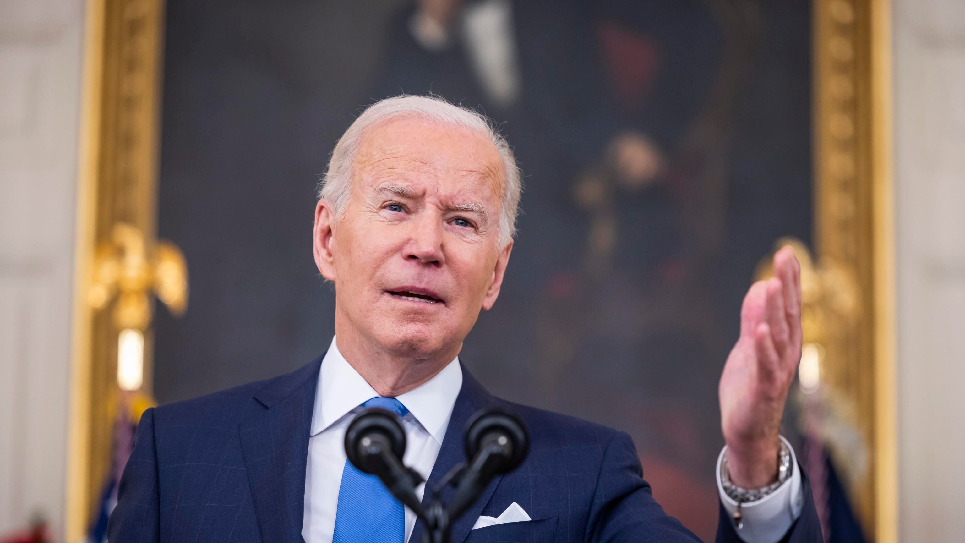 Povero Biden dopo i disastri c'è l'insulto negli auguri