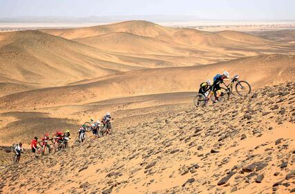 In Marocco si corre la Titan Desert, la gara per mountain biker nel deserto 12