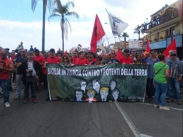 La manifestazione degli antagonisti in Sicilia contro il G7 9