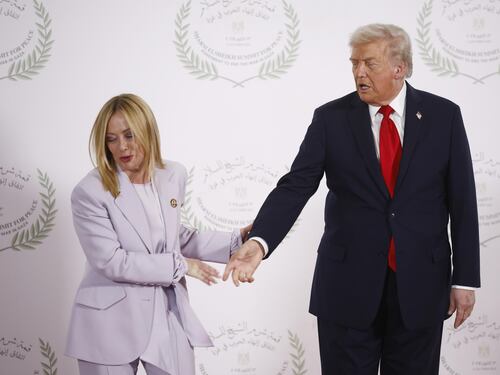 "Scioccato da Meloni. Non vuole aiutarci nella guerra". Strappo Usa-Italia sulla guerra in Iran