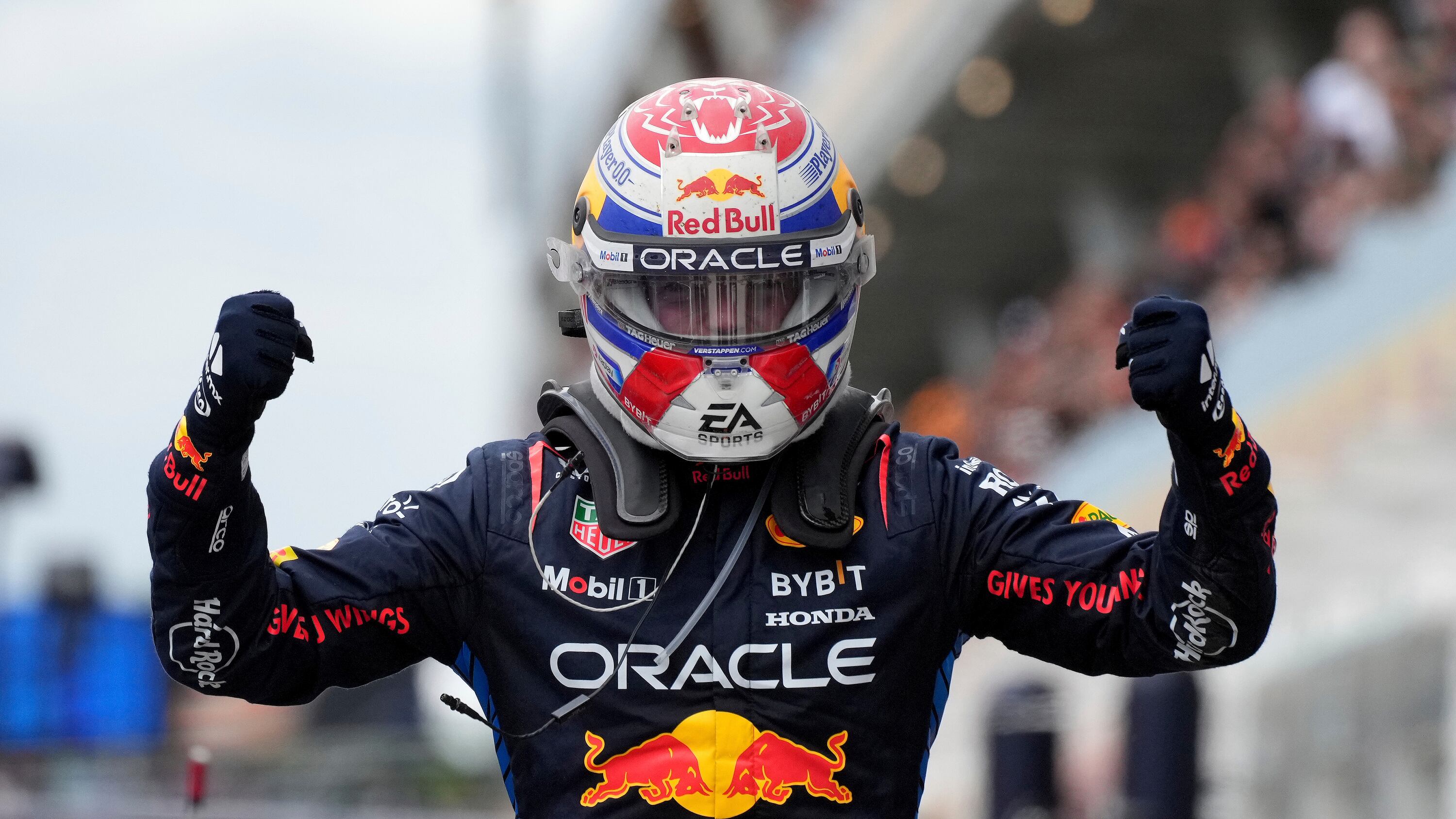 Verstappen torna a fare il Max nel giorno dello sprofondo rosso