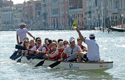 Guinness World Record grazie a 60 single 9