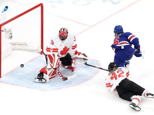 Hockey femminile, Stati Uniti d’oro: Canada rimontato e sconfitto 2-1 al tempo supplementare