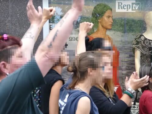 Cantano "Bella ciao" in piazza. E il questore le dichiara "socialmente pericolose"