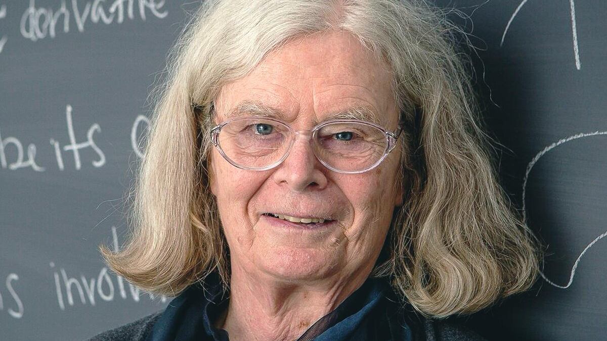 Spiega le bolle di sapone: è la prima donna 'Nobel' per la matematica