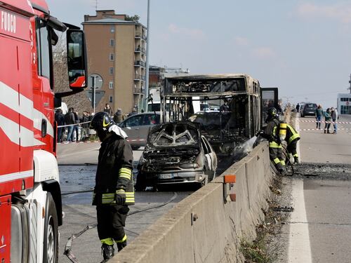 Un testimone racconta: "Così ha sfondato tutto Puntava a farla finita"