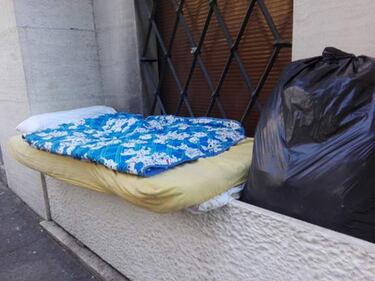 Degrado a San Pietro tra sporcizia, rom e clochard 16
