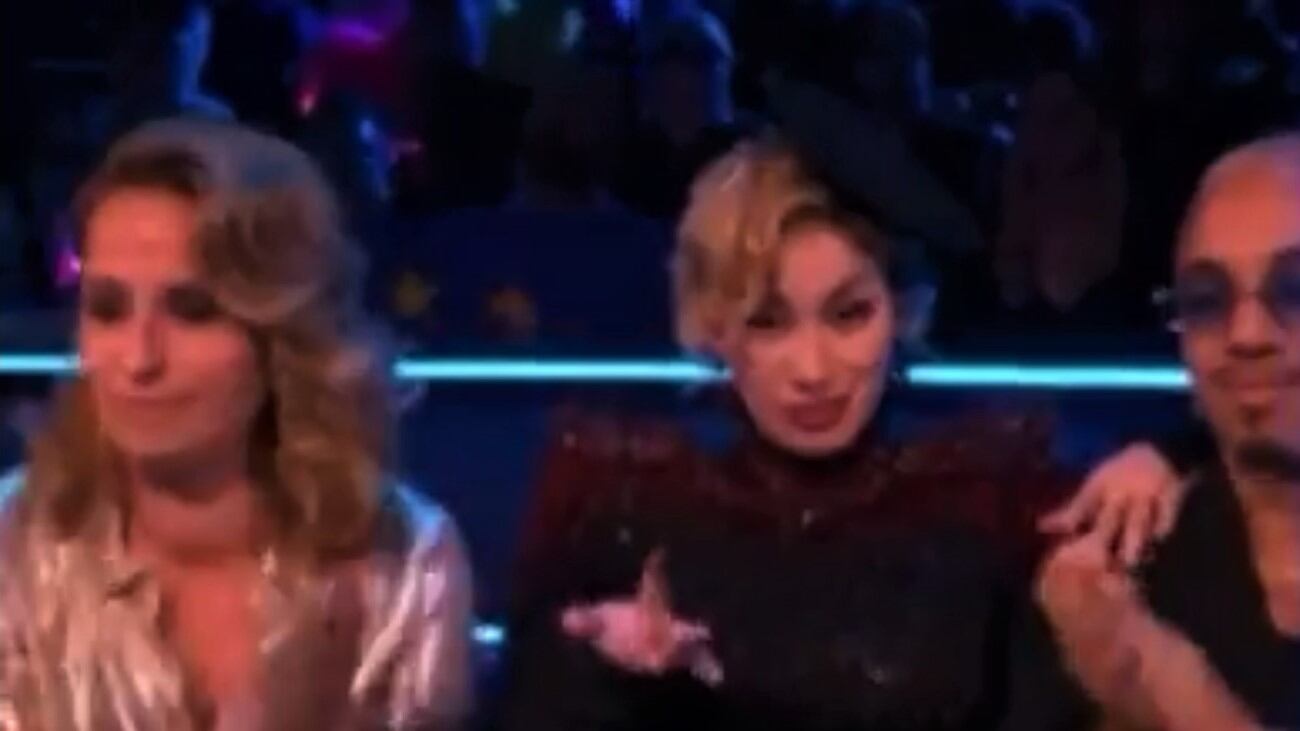 Eurovision, la Francia e quel dito medio in diretta tv: bufera social