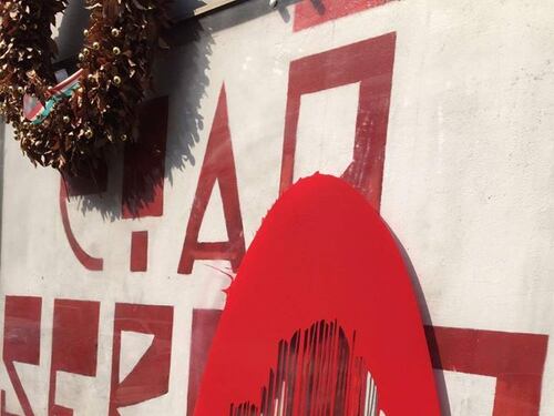 Scritte sul murale dedicato a Sergio Ramelli: "Onore alla volante rossa"