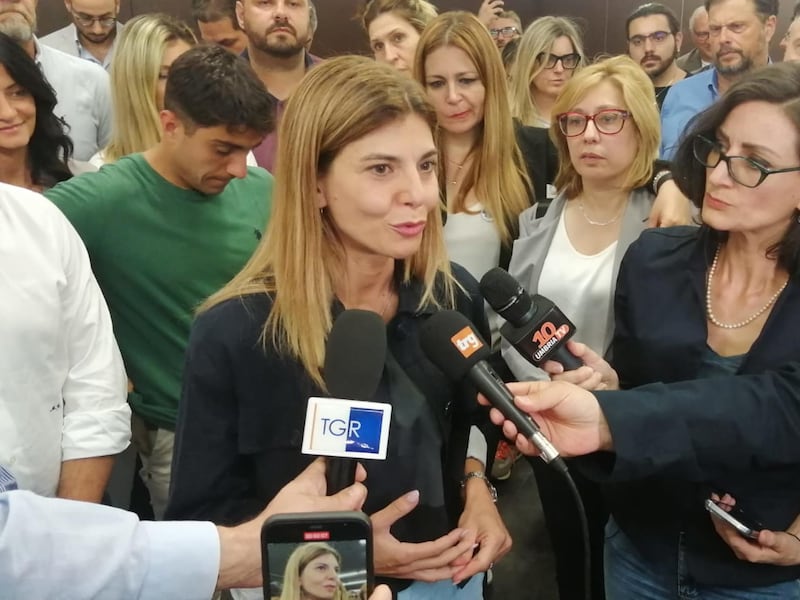 “Fascista” e “fai la fine di Mussolini”: il doppio standard sull’odio contro la destra