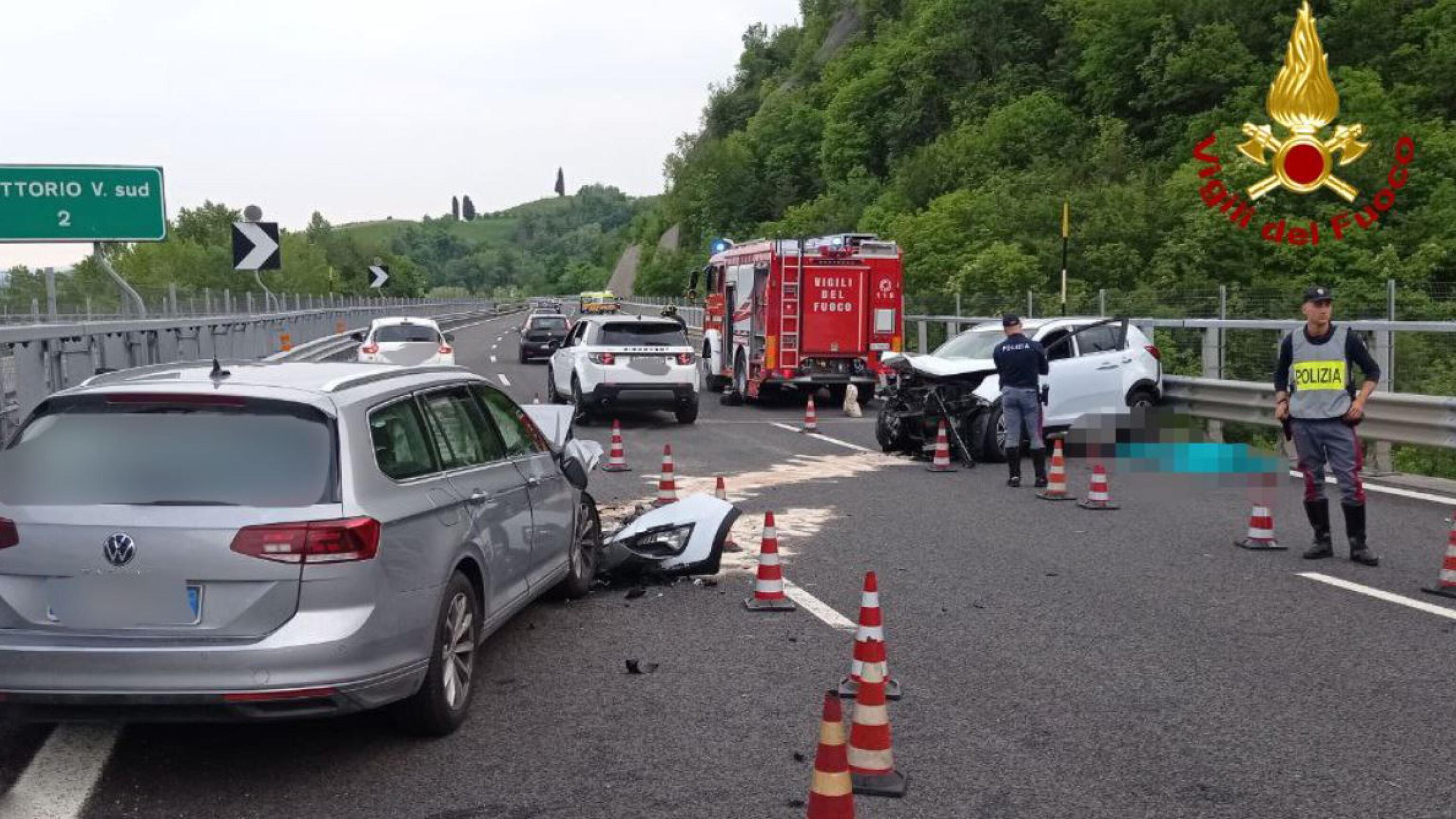 Auto contromano sulla A27, un morto e tre feriti: "Ha fatto inversione a U"
