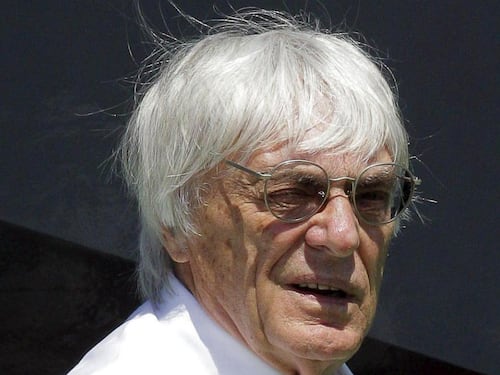 Bernie Ecclestone arrestato in Portogallo: nel suo jet privato spunta un fucile (e non è la prima volta)