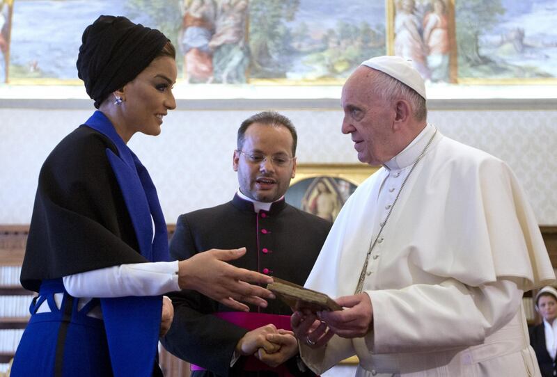 Papa Francesco riceve in Vaticano la sceicca del Qatar 13