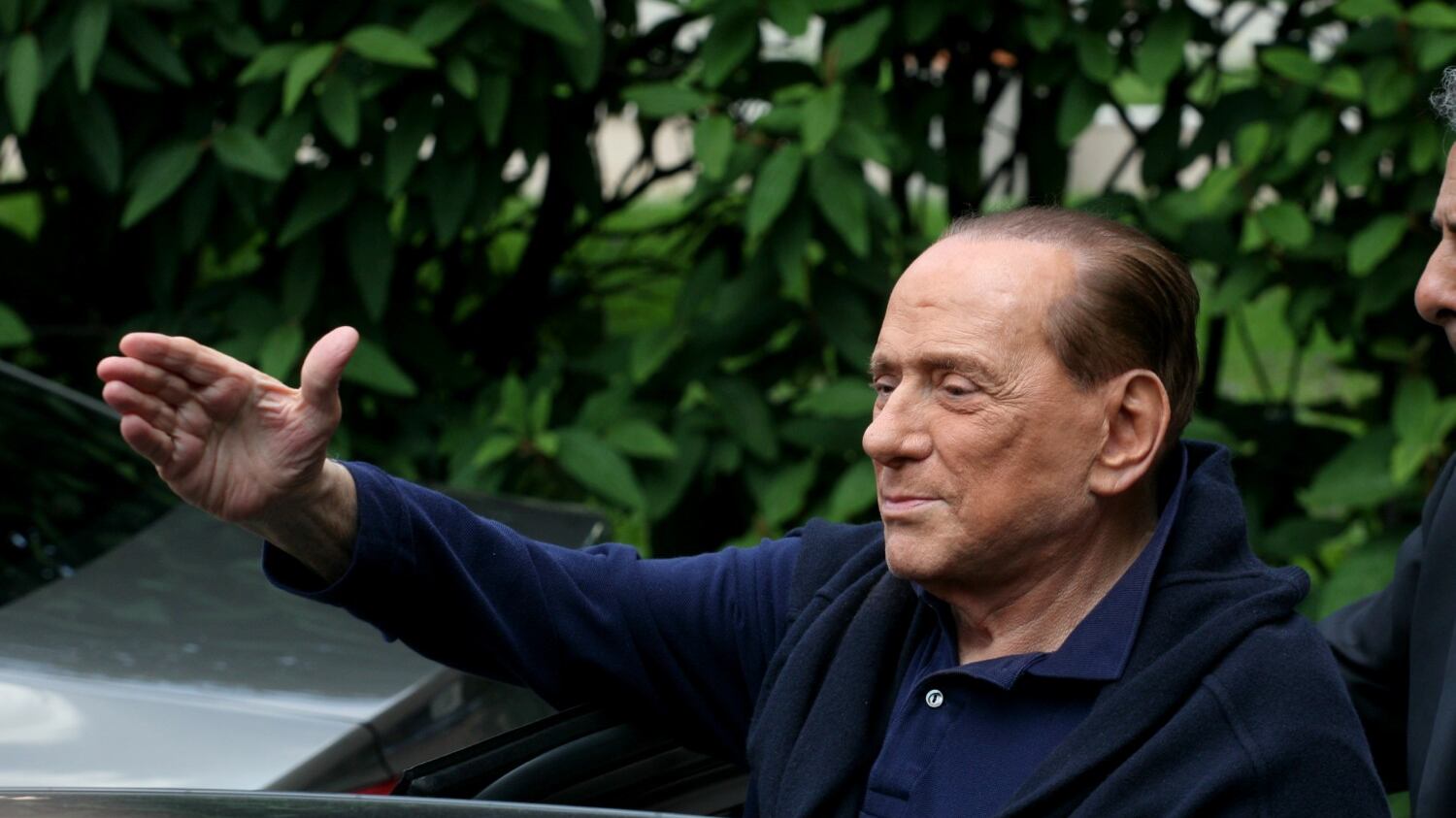 Berlusconi osserva il lento declino del premier