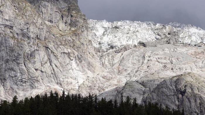 "Ghiacciaio a rischio crollo", paura a Courmayeur