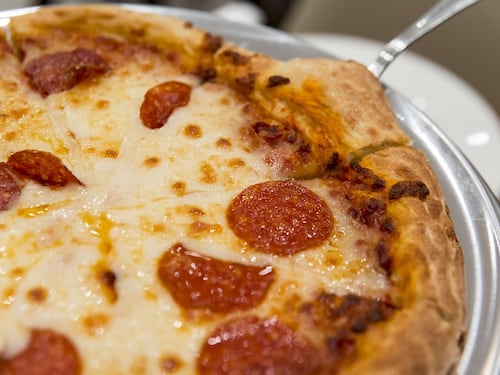 "Vorrei una pizza ai peperoni...". E si salva grazie alla frase in codice
