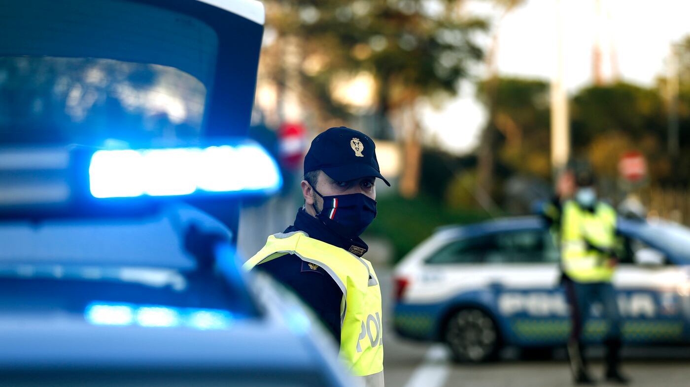 Scontro frontale tra pullman e auto: muoiono marito e moglie e un amico della coppia