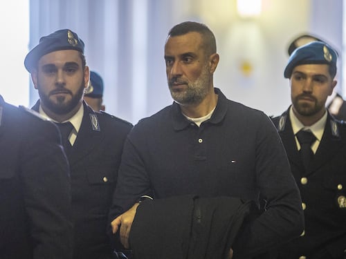 Soldi inviati dai residenti a Cinturrino in carcere