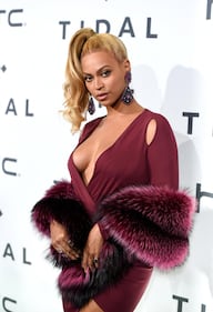 Beyoncé Knowles, seno in vista e scollo mozzafiato a New York 11