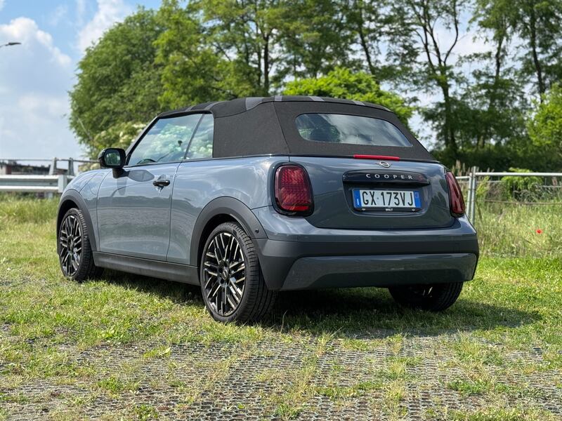 MINI Cabrio 2025: guarda la gallery della nuova decappottabile da città 6