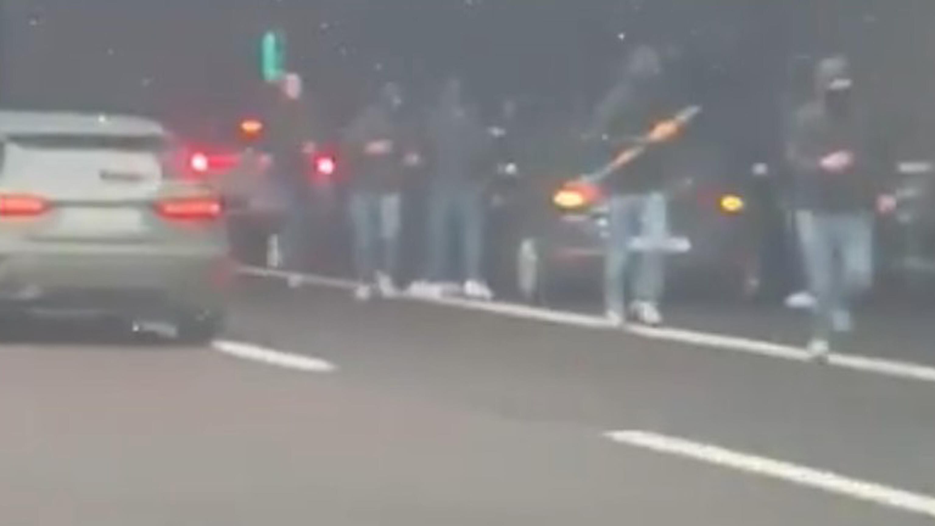 Agguato con spranghe e caschi sull'A1: violenti scontri tra ultras di Roma e Fiorentina