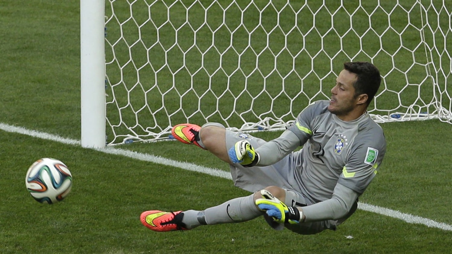 L'imperatore Julio Cesar risale sul trono