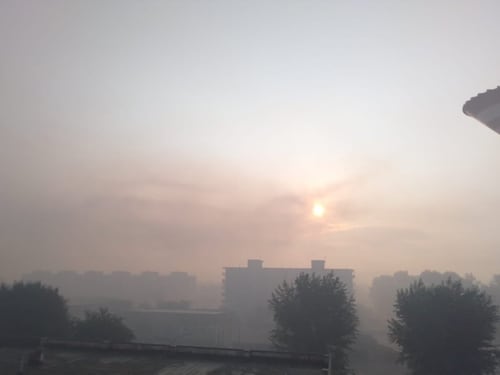 Terra dei fuochi, la nube di fumo sul centro abitato